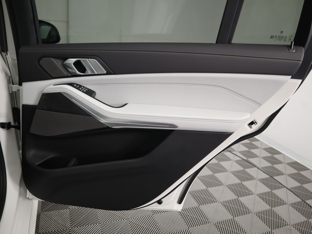 Thumbnail: 2026 BMW X7 - 28