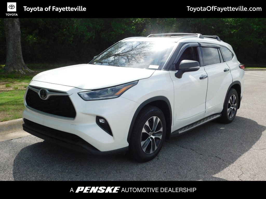 2021 Toyota Highlander XLE -
                Fayetteville, AR