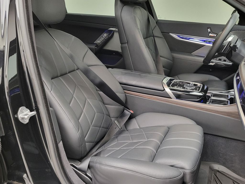 Thumbnail: 2024 BMW 7 Series - 12