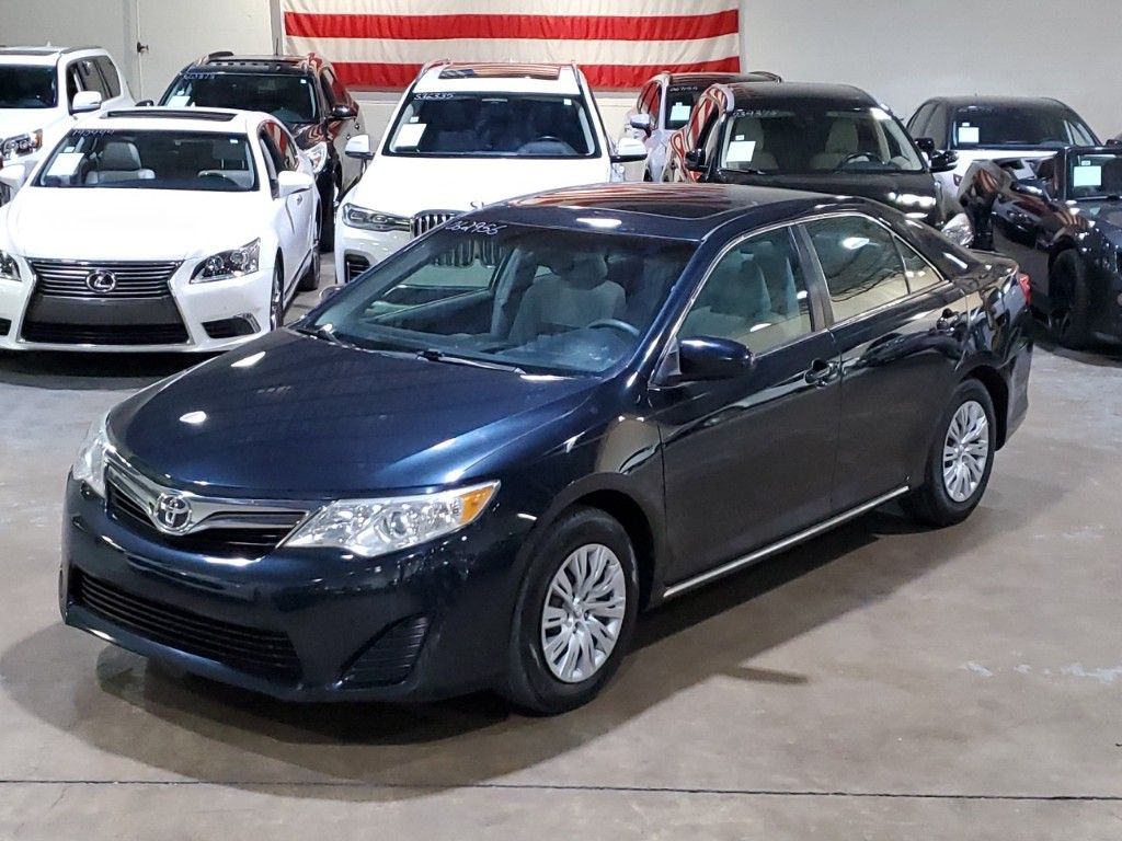 2012 Toyota Camry LE 31