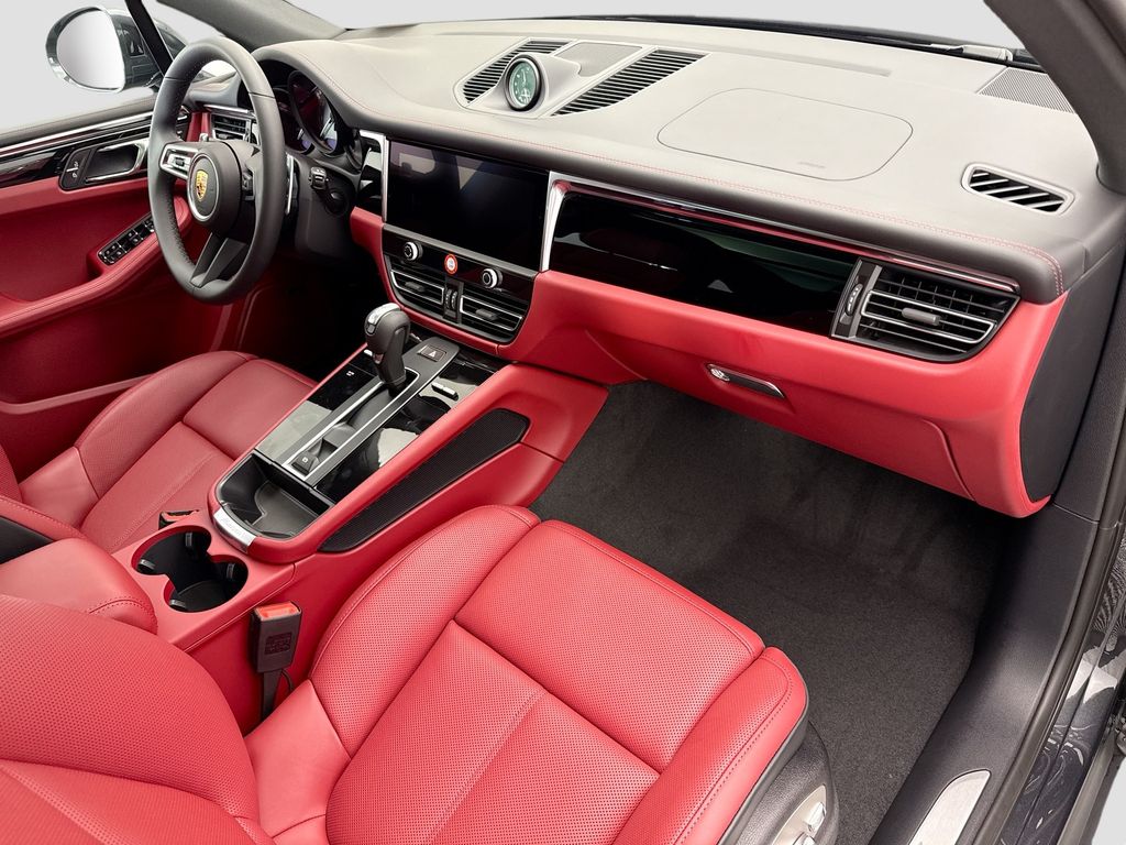 Thumbnail: 2026 Porsche Macan - 20