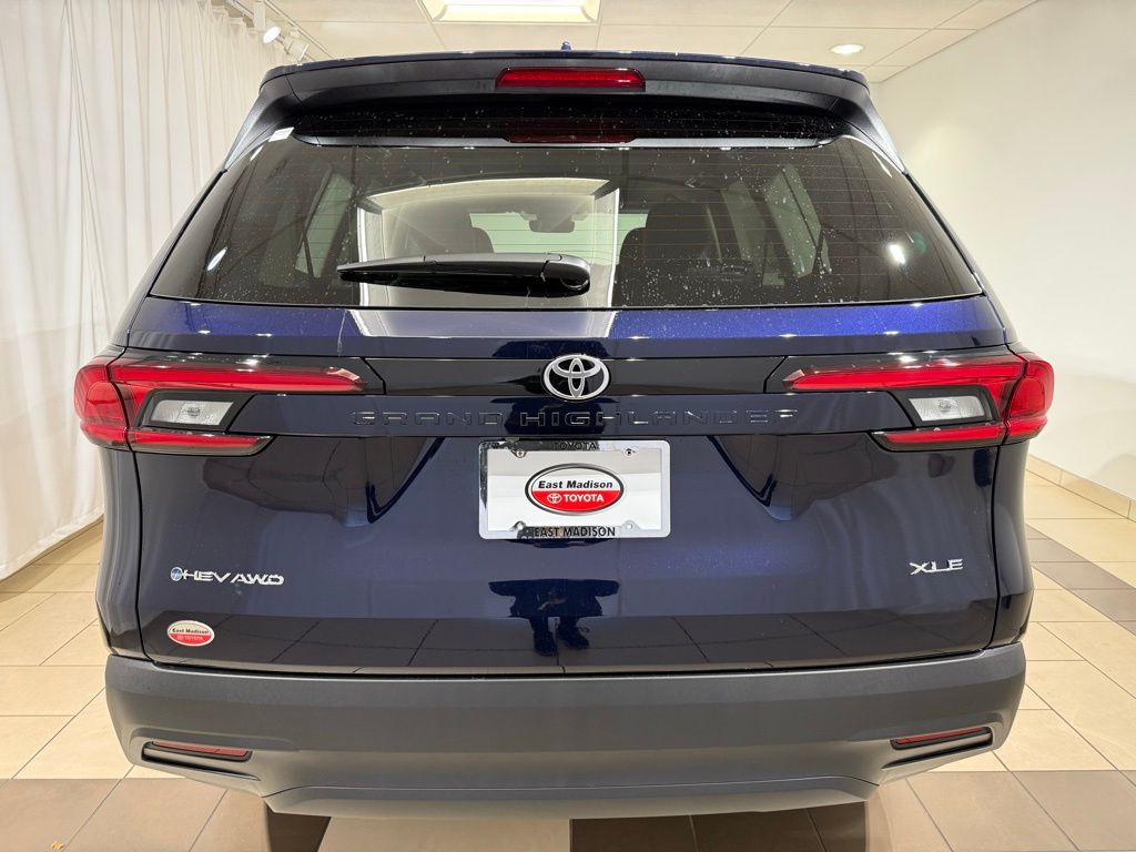Thumbnail: 2026 Toyota Grand Highlander - 4