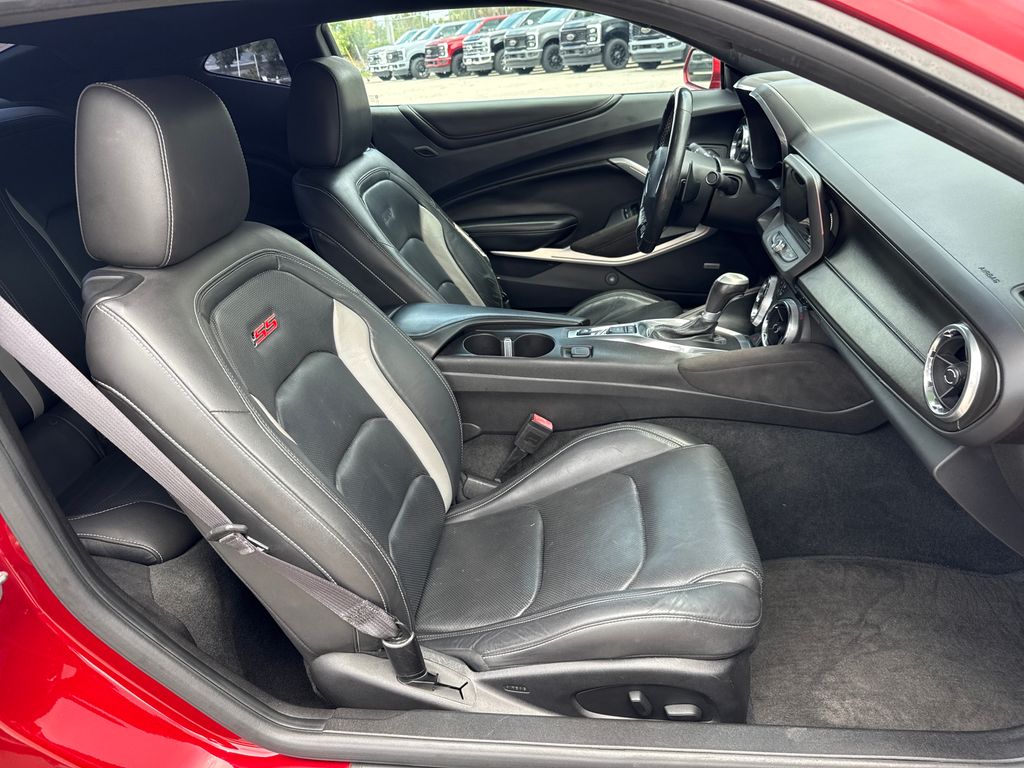 Used 2016 Red Chevrolet SS image 27