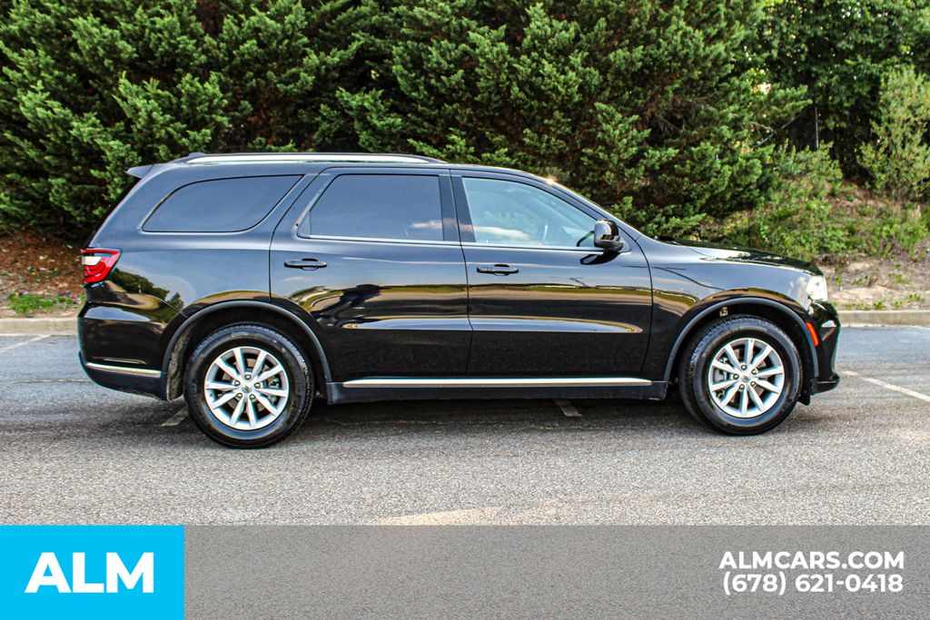Used 2023 Black Dodge SXT image 9