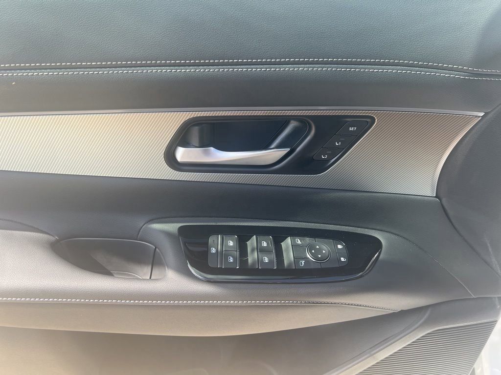 2025 Everest White Pearl Tricoat Nissan Murano SL AWD SUV