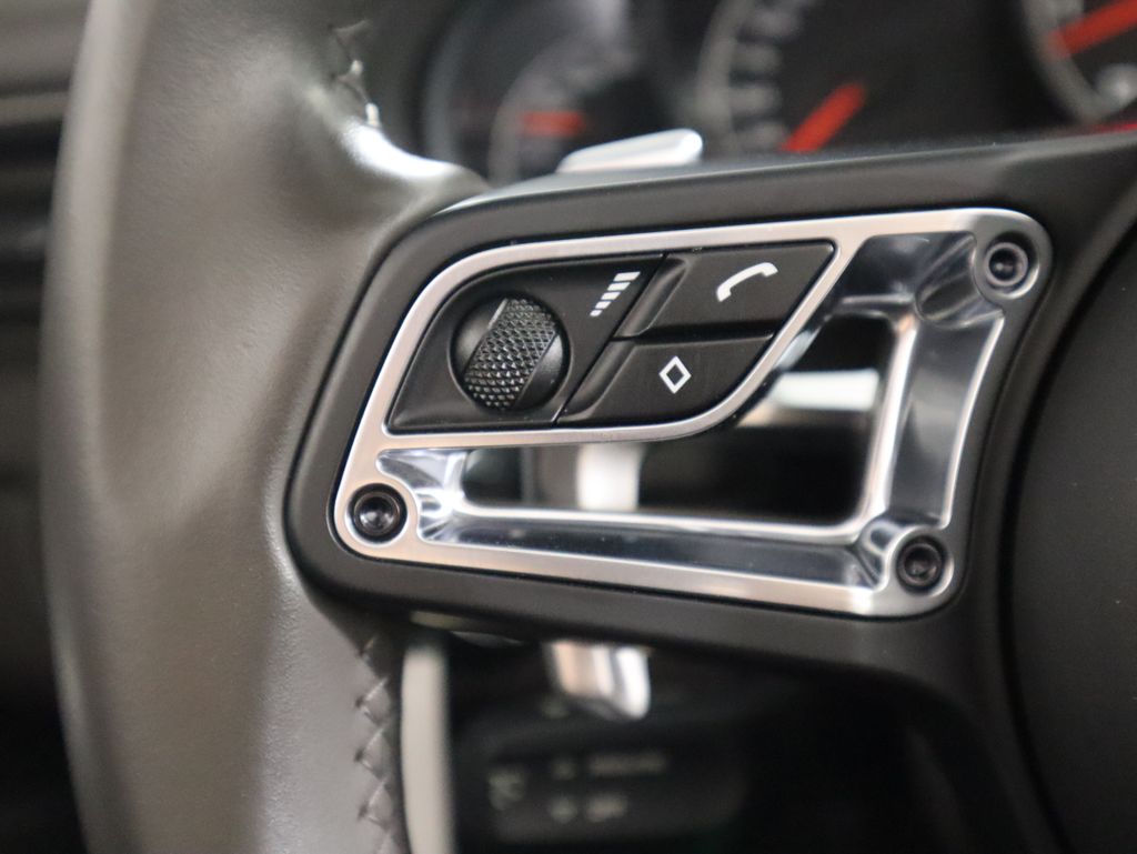 Thumbnail: 2017 Porsche 911 - 19