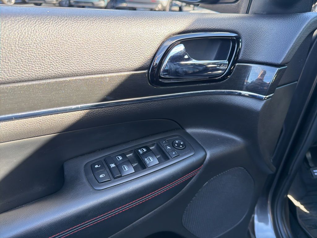 Thumbnail: 2019 Jeep Grand Cherokee - 28