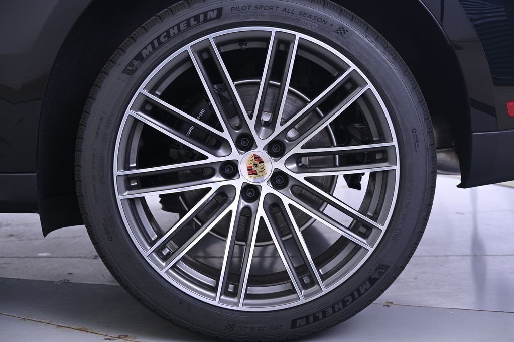 Thumbnail: 2025 Porsche Macan - 12