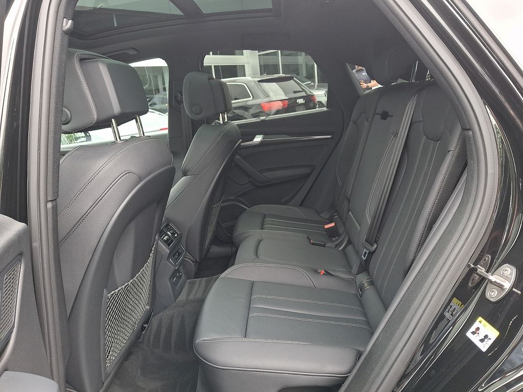 Thumbnail: 2023 Audi SQ5 - 10