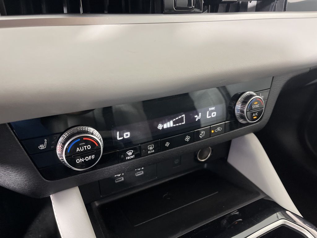 Thumbnail: 2025 Mitsubishi Outlander - 31