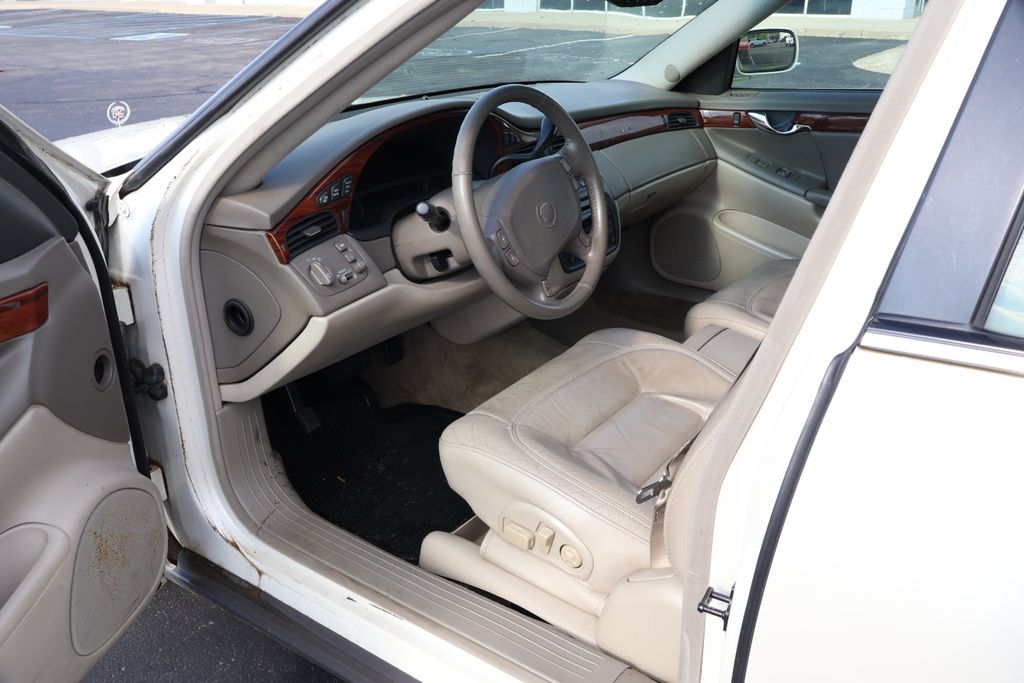 2001 Cadillac DeVille Base 12