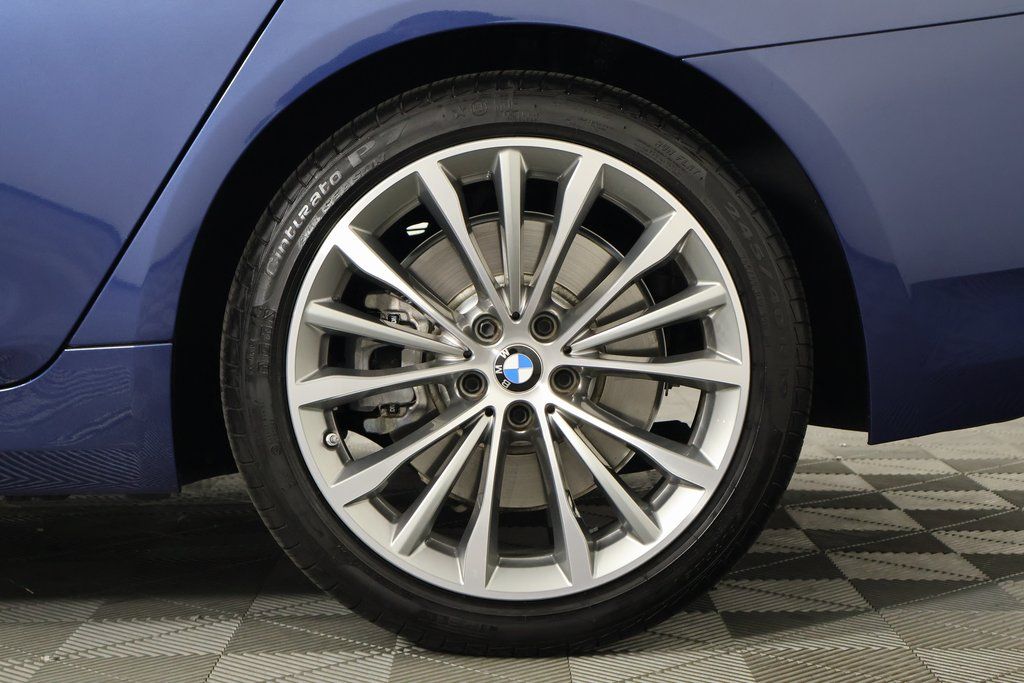 Thumbnail: 2023 BMW 5 Series - 16