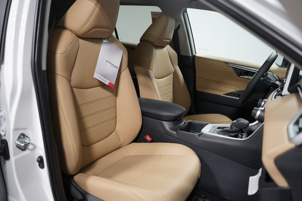 2025 Toyota RAV4 XLE Premium 28