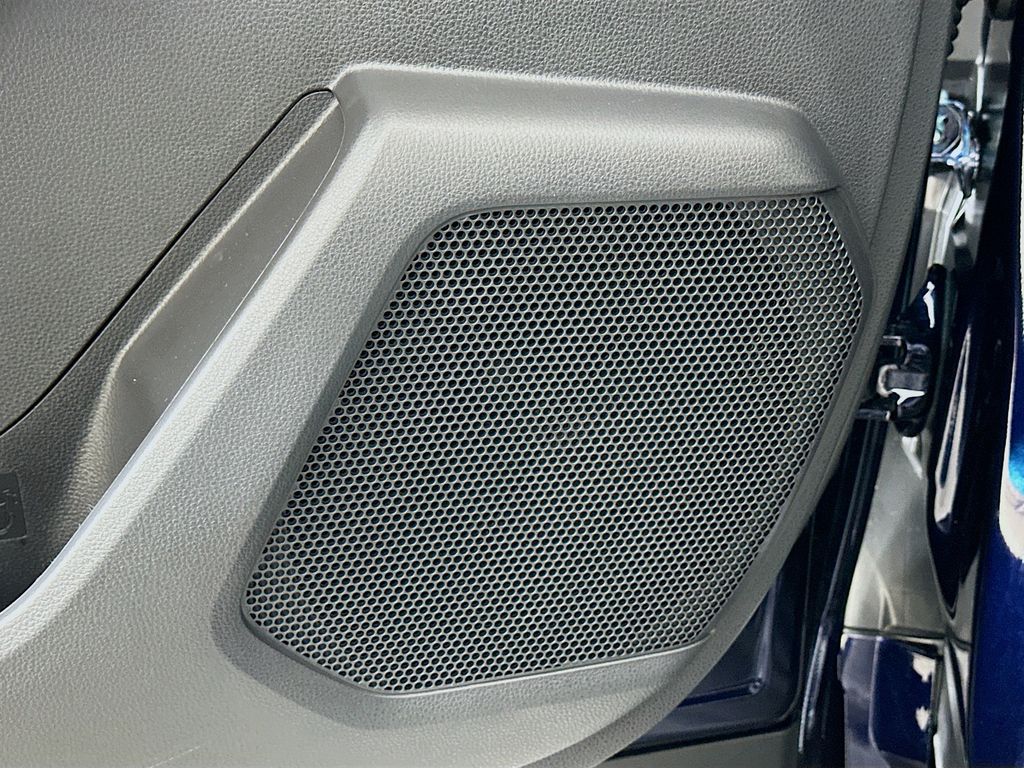 2025 Toyota Highlander XLE 19