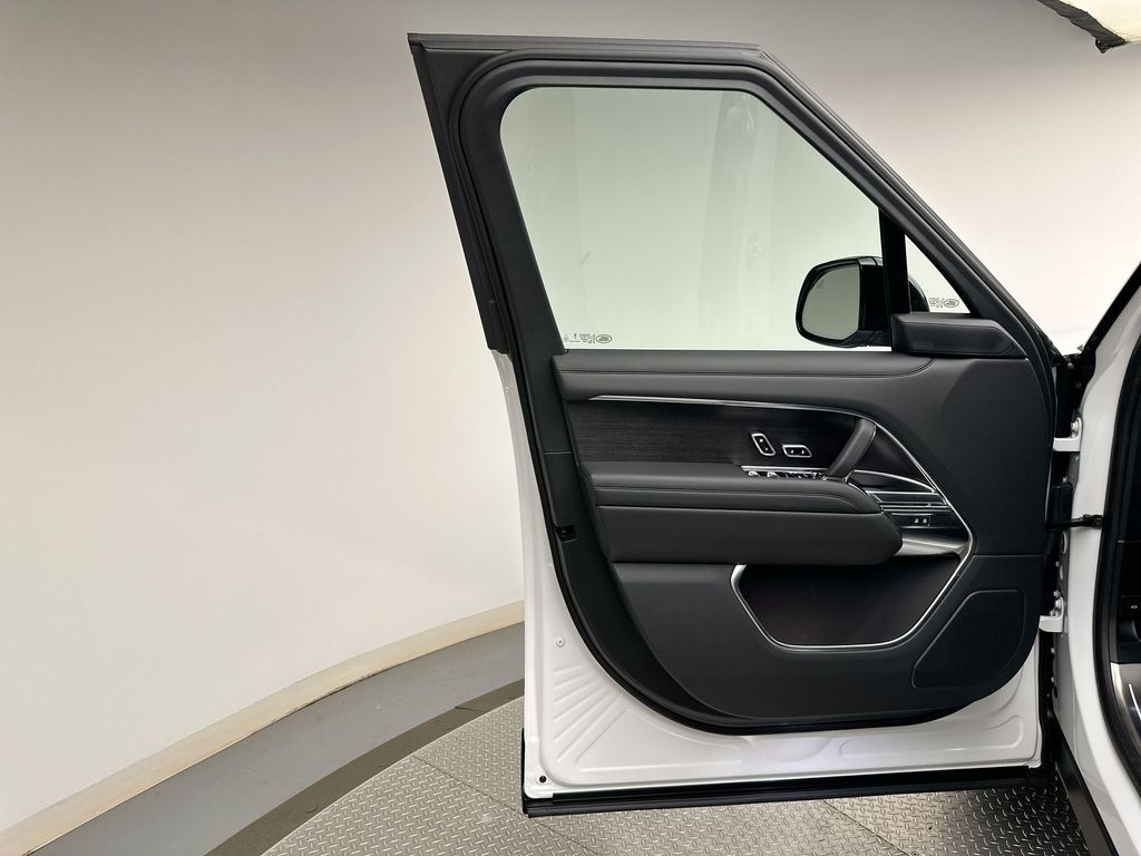 Thumbnail: 2027 Land Rover Range Rover - 9