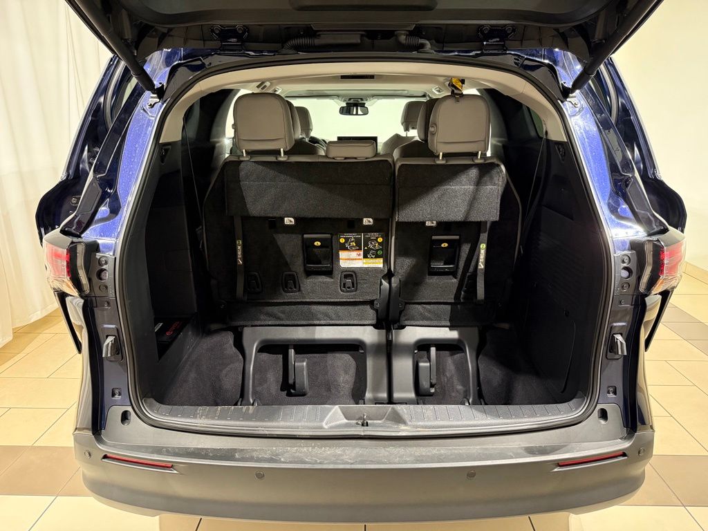 Thumbnail: 2025 Toyota Sienna - 11