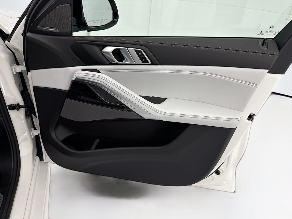 Thumbnail: 2027 BMW X6 - 24