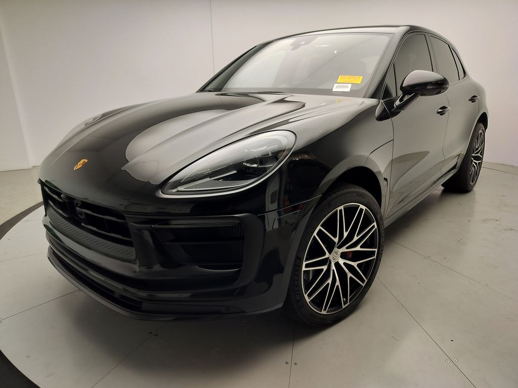 Thumbnail: 2023 Porsche Macan - 1