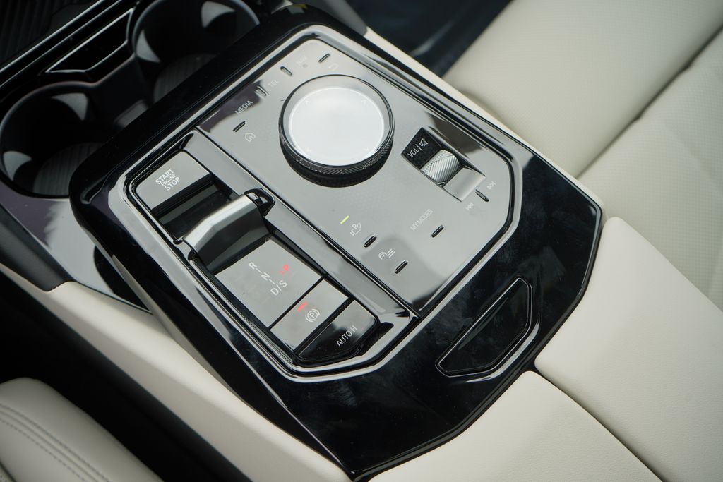 2025 BMW 5 Series 540i xDrive 19