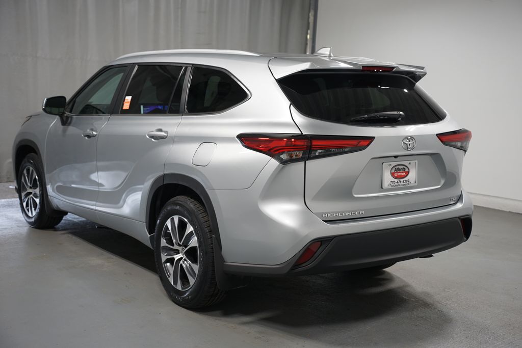 Thumbnail: 2023 Toyota Highlander - 6