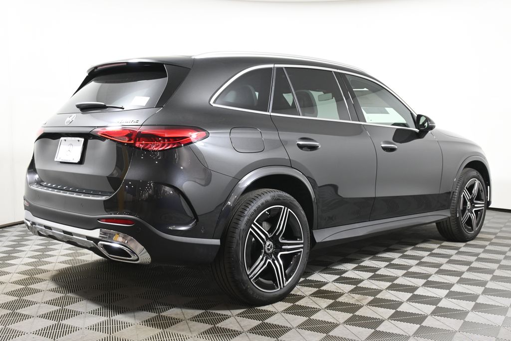 2025 Mercedes-Benz GLC 300 7