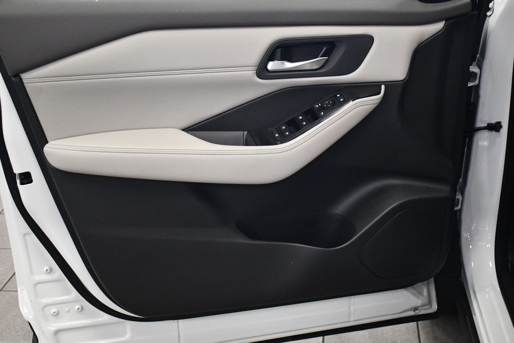 Thumbnail: 2023 Nissan Rogue - 15