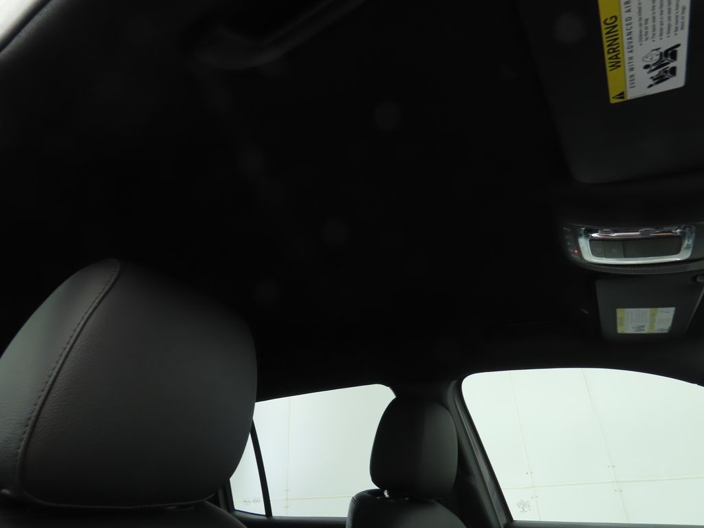 Thumbnail: 2022 Mercedes-Benz GLB - 16