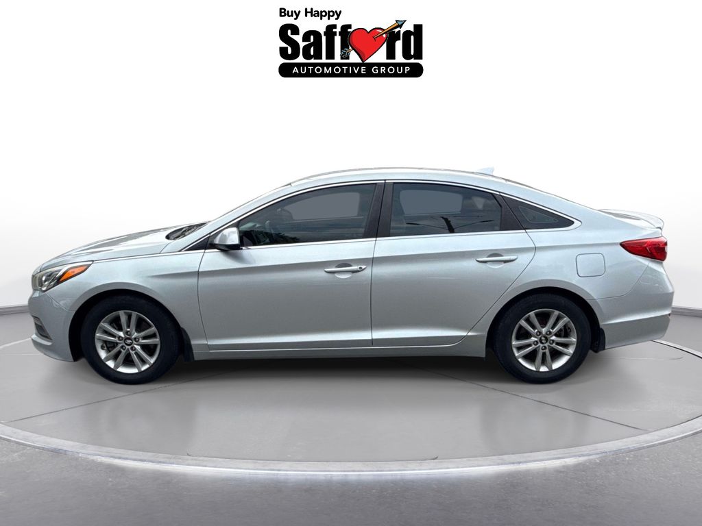 Used 2015 Silver Hyundai SE image 4