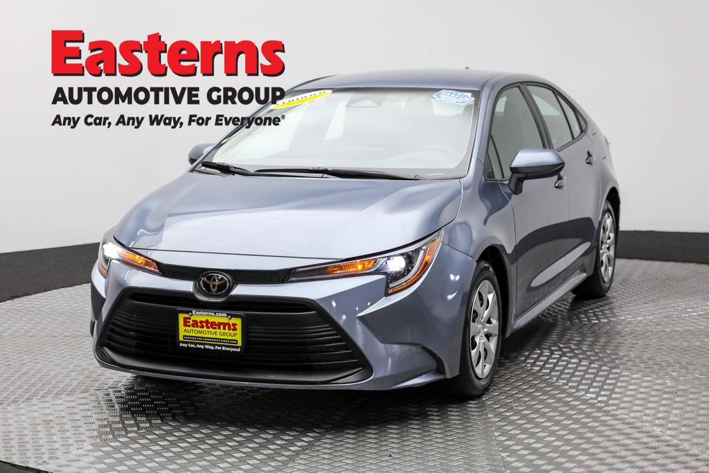 2024 Toyota Corolla LE's photo