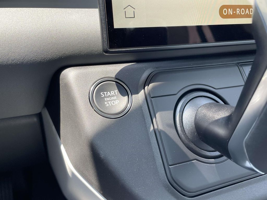 New 2026 Black Land Rover X-Dynamic SE image 30