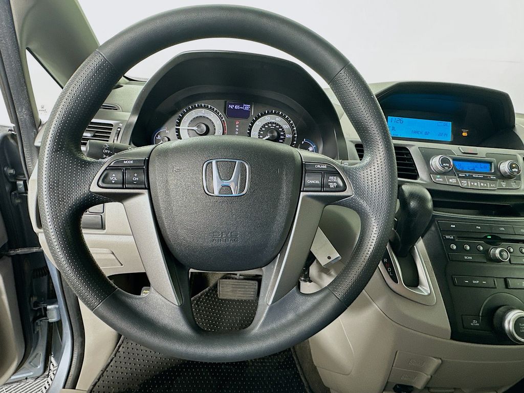 Thumbnail: 2011 Honda Odyssey - 11