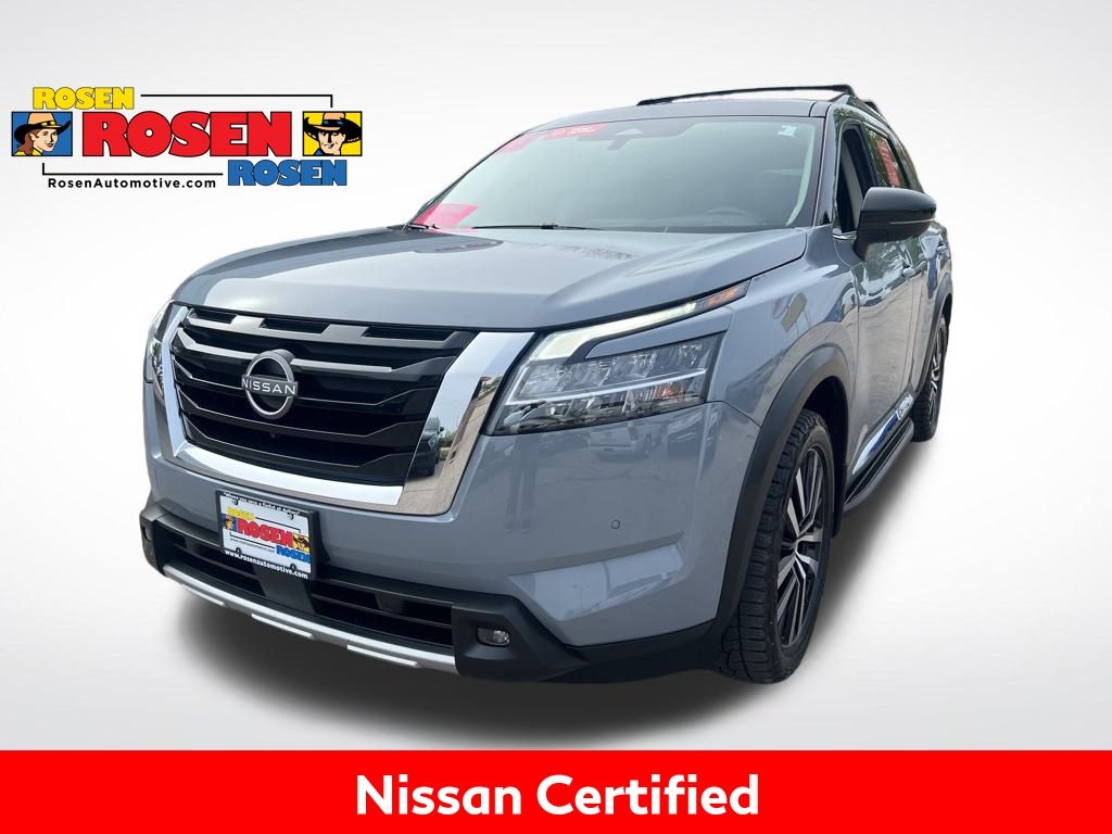 The 2023 Nissan Pathfinder Platinum photos