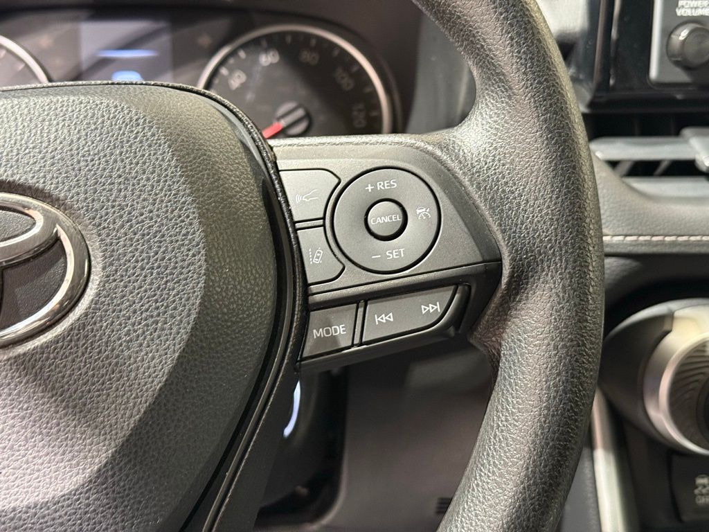 Thumbnail: 2020 Toyota RAV4 - 23