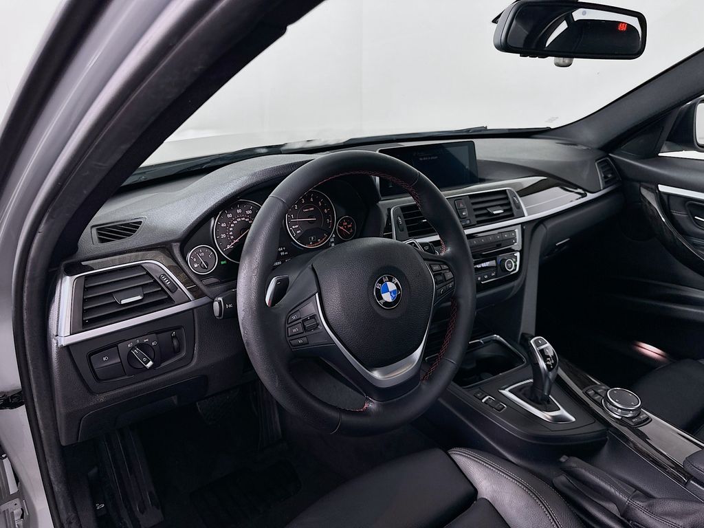 Thumbnail: 2016 BMW 3 Series - 9