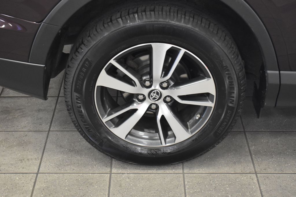 2018 Toyota RAV4 XLE 13
