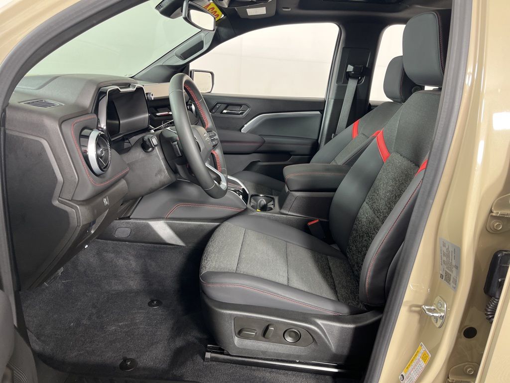 Thumbnail: 2024 Chevrolet Colorado - 22