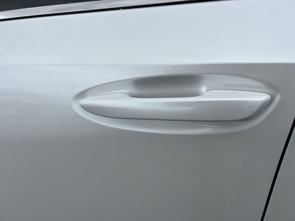 Thumbnail: 2021 Lexus ES - 29