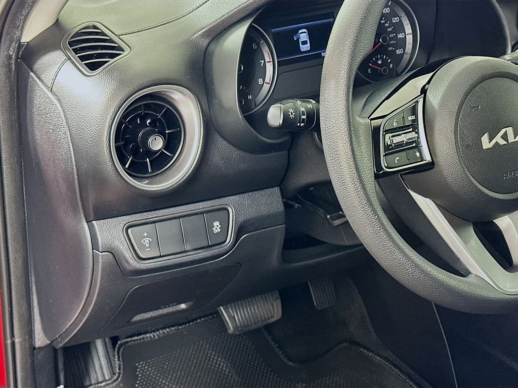 Thumbnail: 2022 Kia Forte - 10