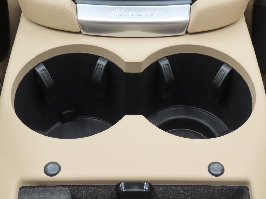 Thumbnail: 2026 Porsche Macan - 29