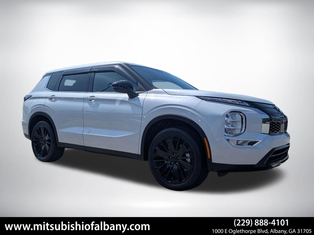 2026 Mitsubishi Outlander LE