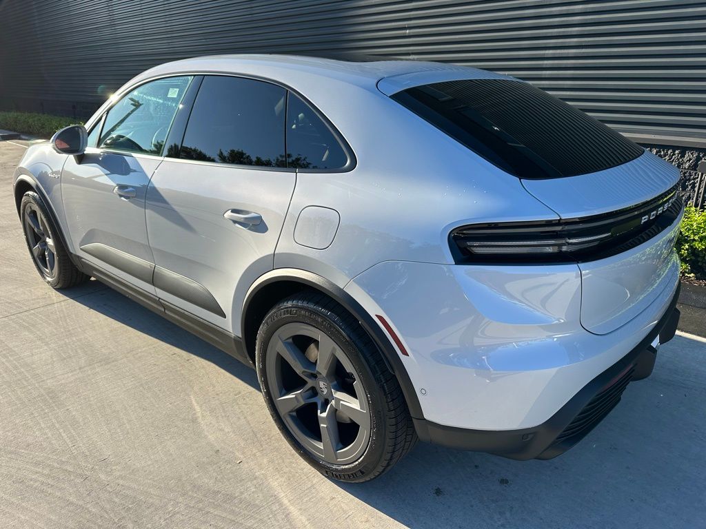 Thumbnail: 2025 Porsche Macan - 3