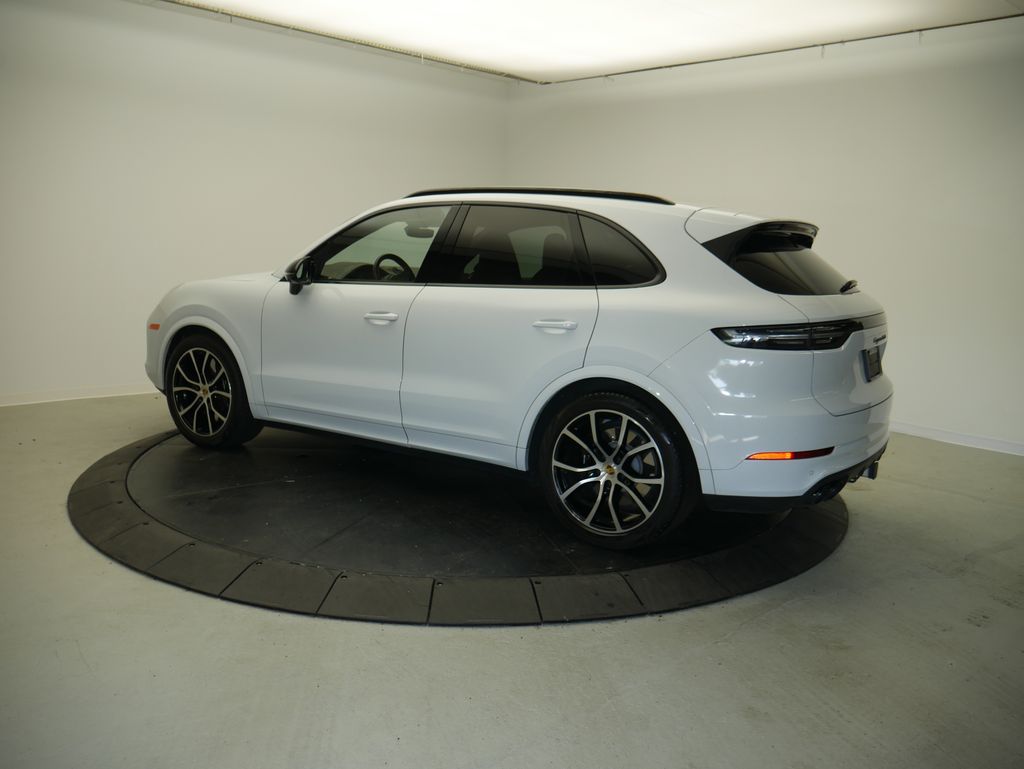 Thumbnail: 2023 Porsche Cayenne - 3