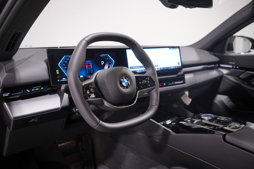 Thumbnail: 2025 BMW 5 Series - 6