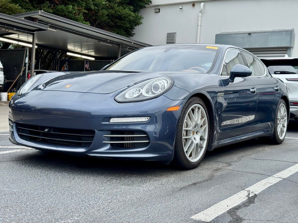 2015 Porsche Panamera 4S photo 3
