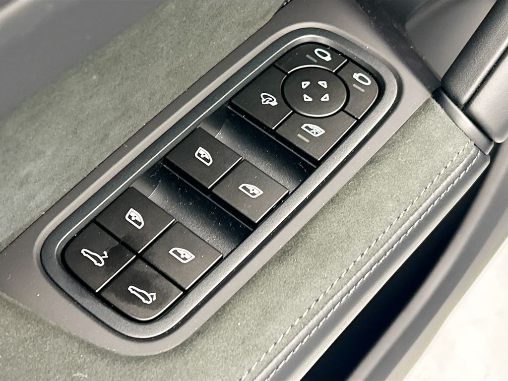 Thumbnail: 2026 Porsche Cayenne - 23