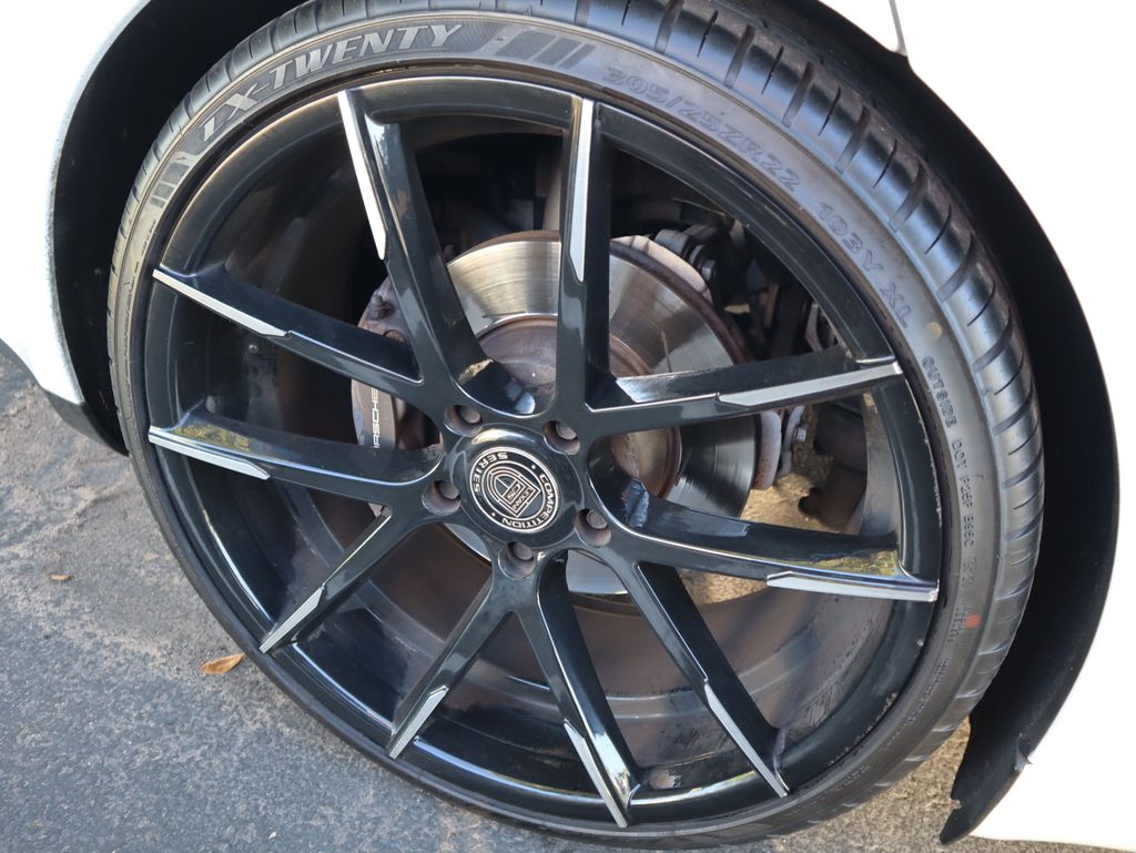 Thumbnail: 2015 Porsche Panamera - 16