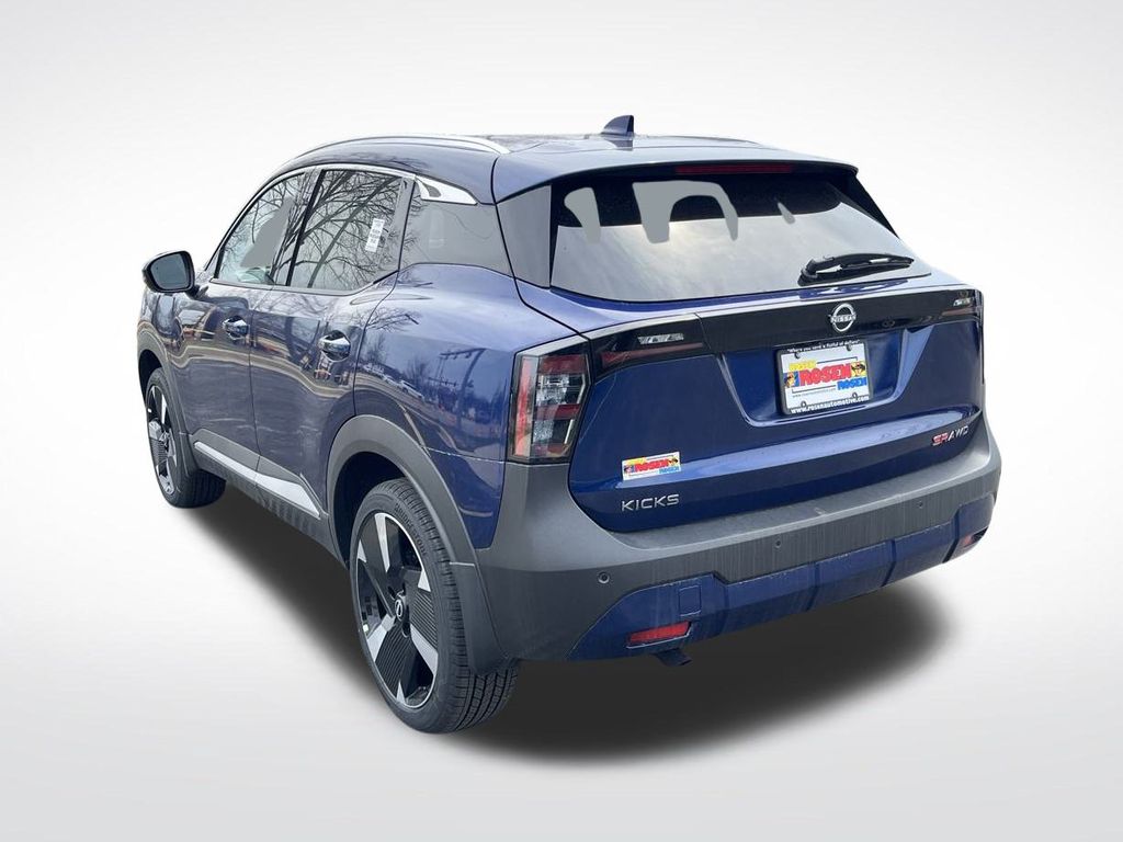 2025 Nissan Kicks SR photo