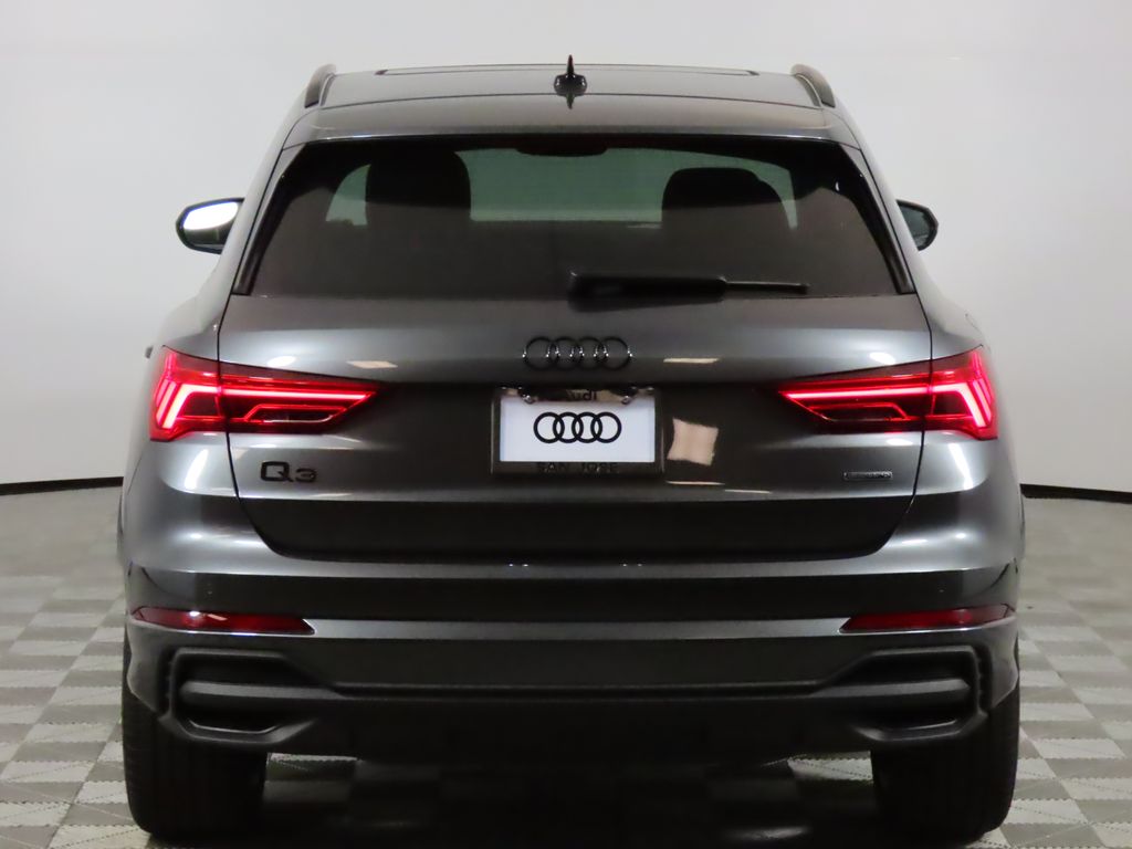 Thumbnail: 2025 Audi Q3 - 4
