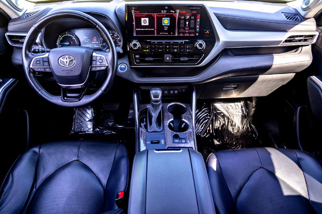 Used Car 2021 Toyota Highlander Hybrid  Platinum For Sale Under $35,000 In Taylor, Texas