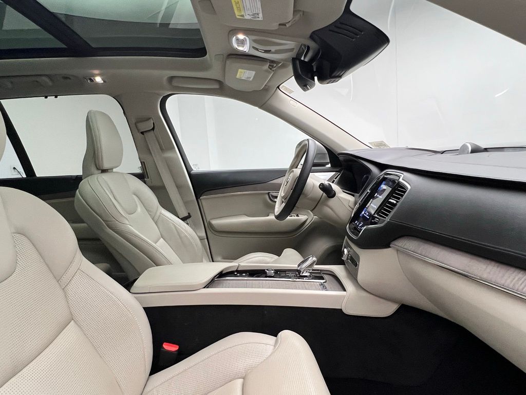 Thumbnail: 2022 Volvo XC90 - 6